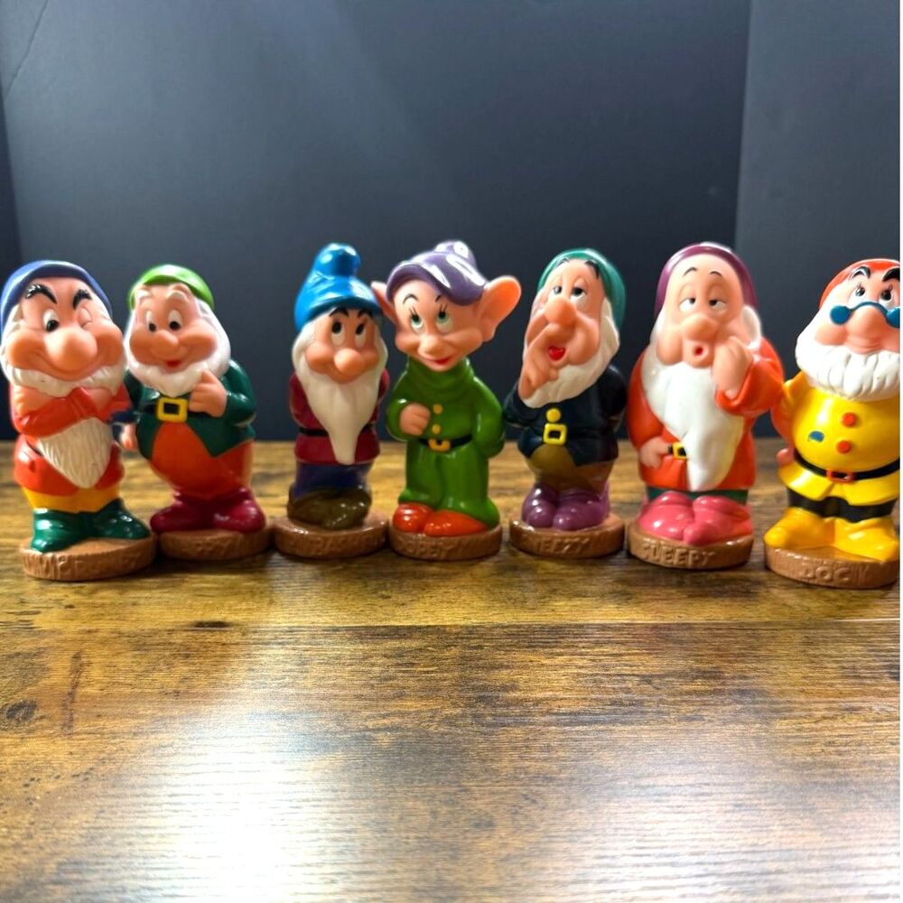 Vintage Walt Disney Seven Dwarfs 7 Rubber Vinyl Squeaker Figures 5' Set